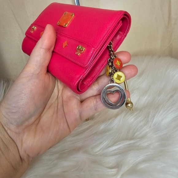 🔹️ MCM🔹️ Pink Leather  Trifold Wallet With Charms ✨️🎀 - Picture 3 of 9